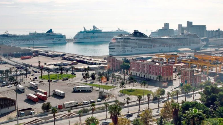 Vista general del puerto de Barcelona