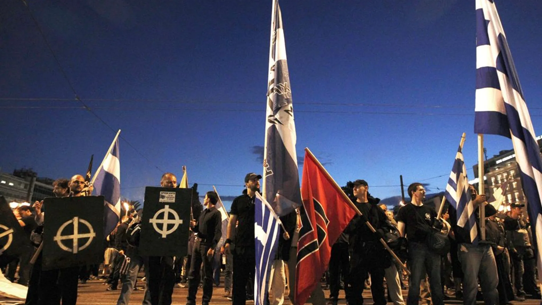 Manifestación del partido neonazi Amanecer Dorado en Grecia