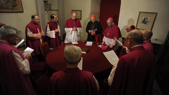 Cardenal Tarcisio Bertone, secretario de Estado Vaticano y actual camarlengo. Cardenal Tarcisio Bertone, secretario de Estado Vaticano y actual camarlengo.