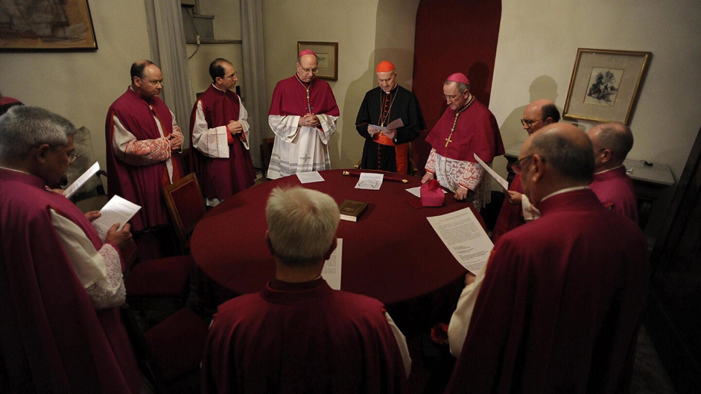 Cardenal Tarcisio Bertone, secretario de Estado Vaticano y actual camarlengo.