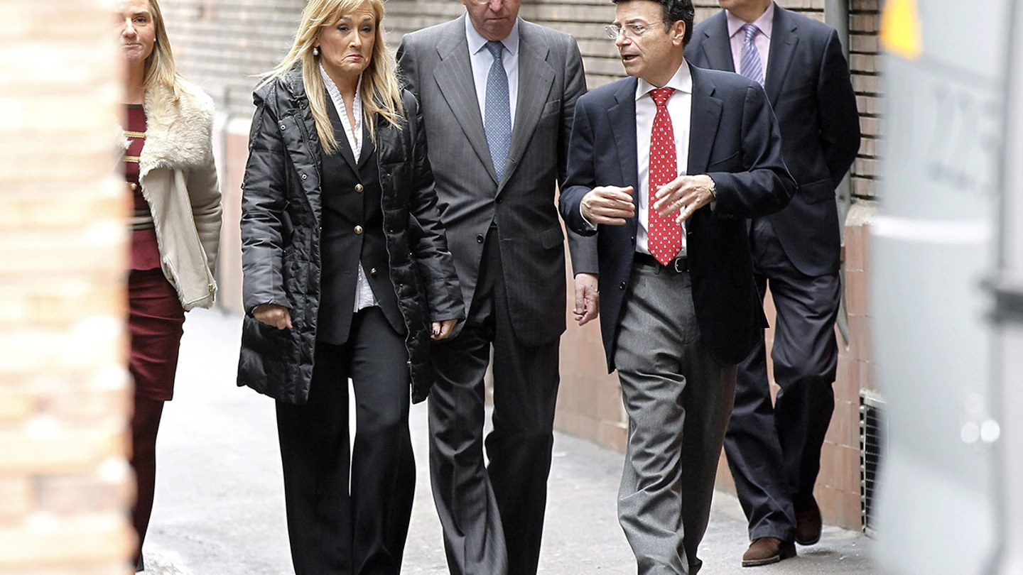 La Delegada del Gobierno Cristina Cifuentes, el jefe de la Casa del Rey, Rafael Spottorno y el gerente de la clínica, Gaspar Palet. La Delegada del Gobierno Cristina Cifuentes, el jefe de la Casa del Rey, Rafael Spottorno y el gerente de la clínica, Gaspar Palet.