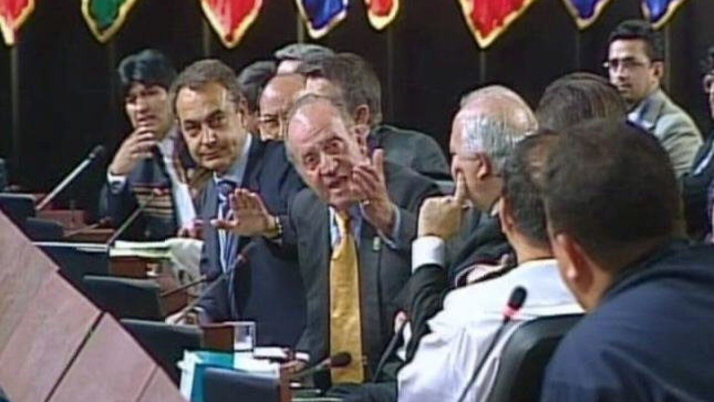 El Rey dice "&iquest;Por qu&eacute; no te callas?" a Hugo Ch&aacute;vez