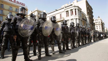 Los antidisturbios de los Mossos d'Esquadra llevarán un código de identificación a la espalda