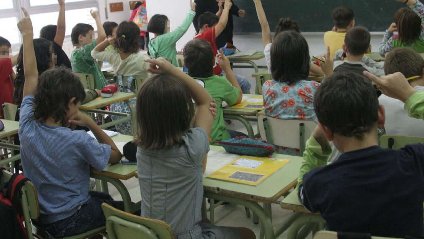 Ni&ntilde;os en un colegio