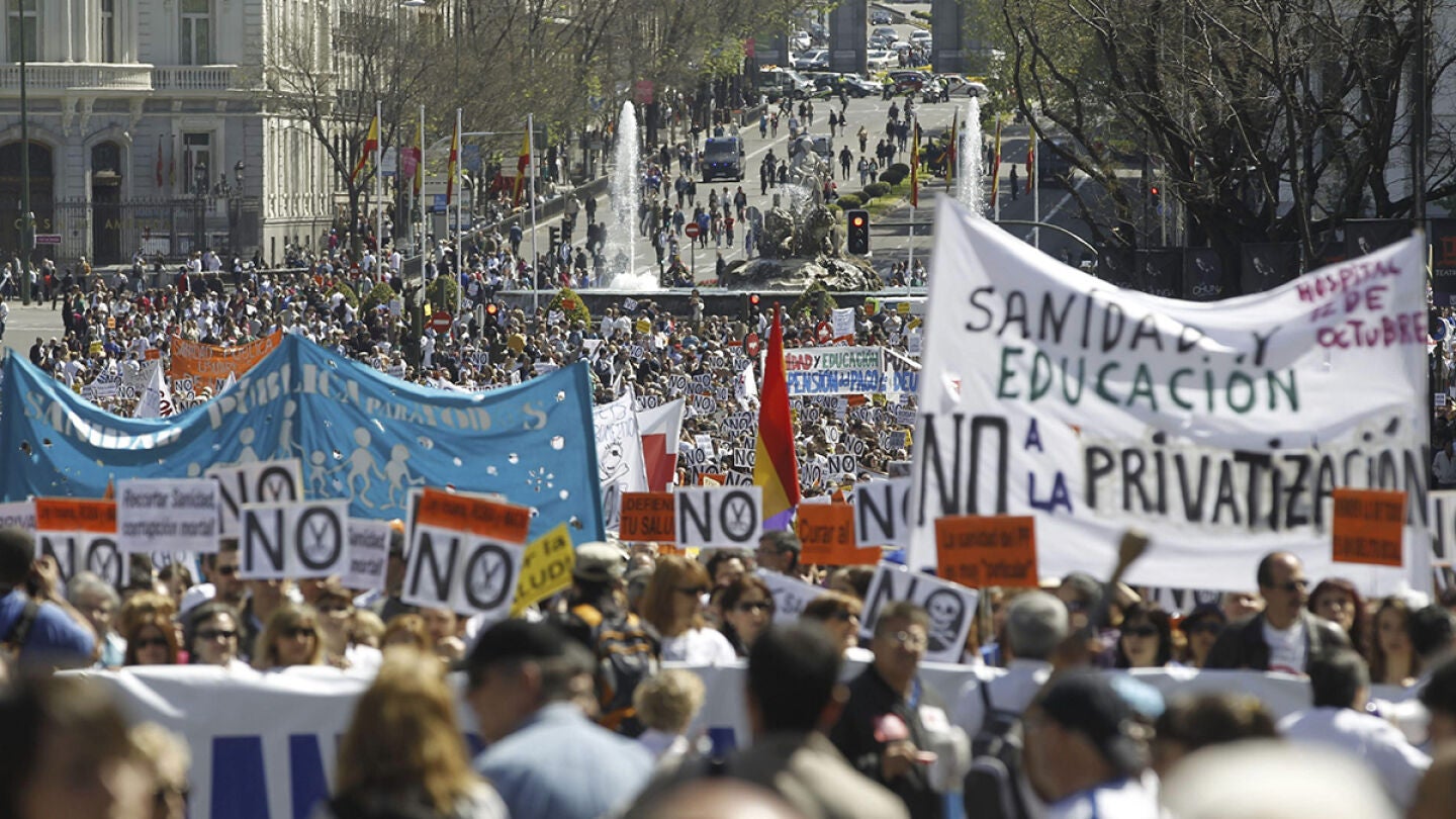 Miles de personas participan en una nueva 'Marea Blanca'