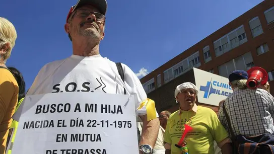 MANIFESTACIÓN DEL COLECTIVO DE VÍCTIMAS POR EL ROBO DE NIÑOS MANIFESTACIÓN DEL COLECTIVO DE VÍCTIMAS POR EL ROBO DE NIÑOS