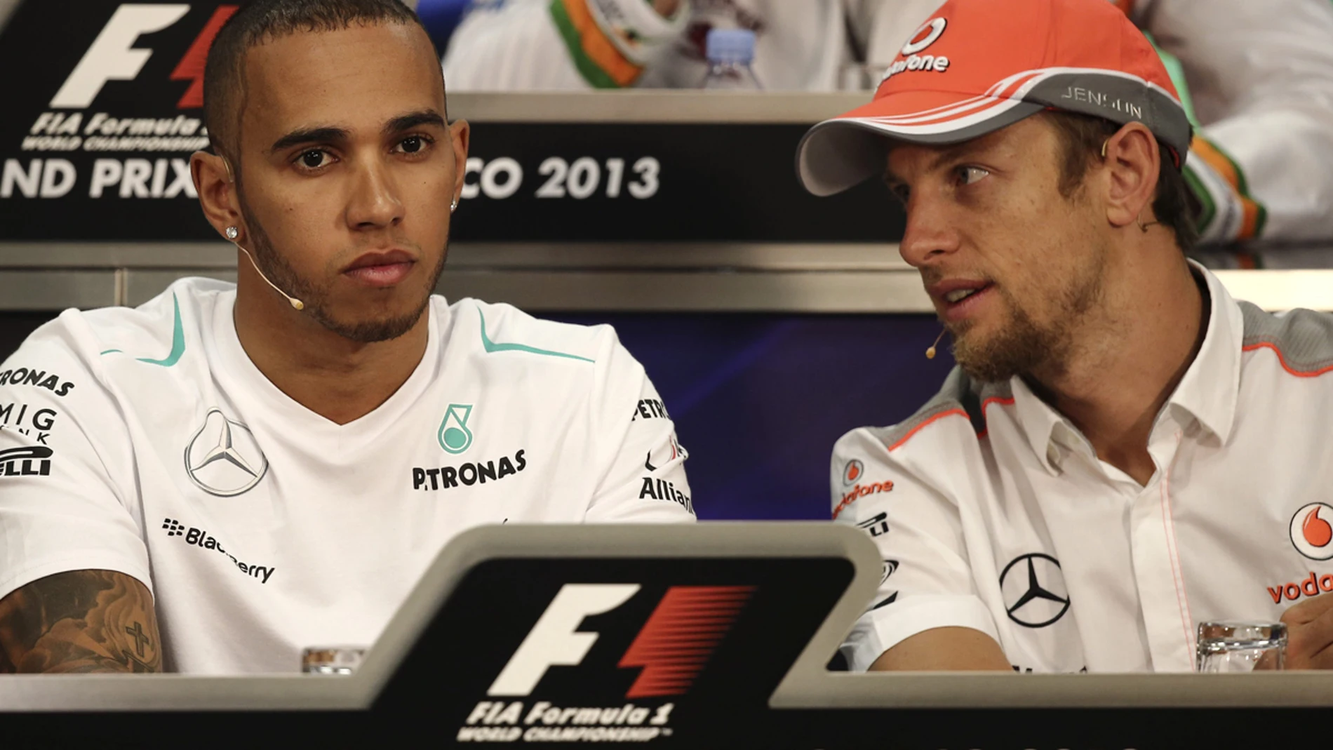 Hamilton y Button en la rueda de prensa de la FIA