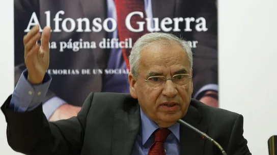 Guerra durante la presentación de sus memorias Guerra durante la presentación de sus memorias