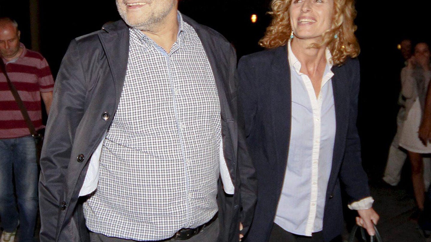 El exalcalde de Ourense, el socialista Francisco Rodr&iacute;guez, acompa&ntilde;ado por su mujer