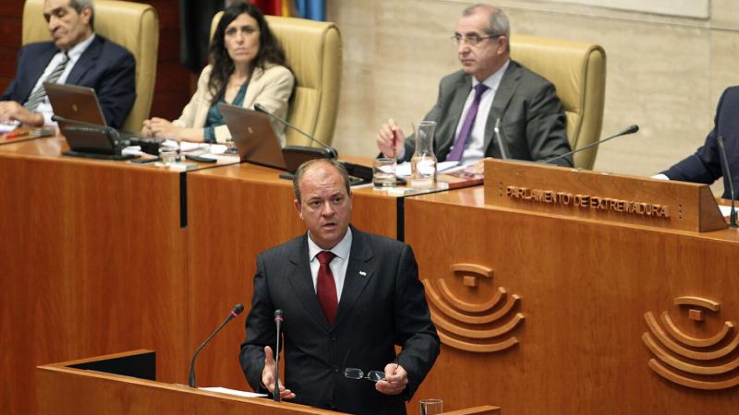 Jos&eacute; Antonio Monago en el parlamento auton&oacute;mico