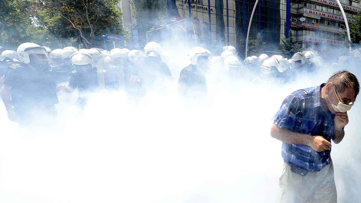 Erdogan desaloja brutalmente a los "terroristas" de la plaza Taksim de Estambul Erdogan desaloja brutalmente a los "terroristas" de la plaza Taksim de Estambul