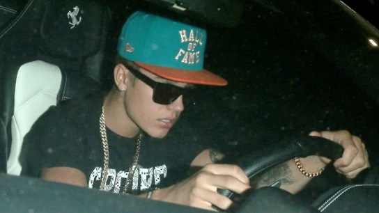Bieber al volante Bieber al volante