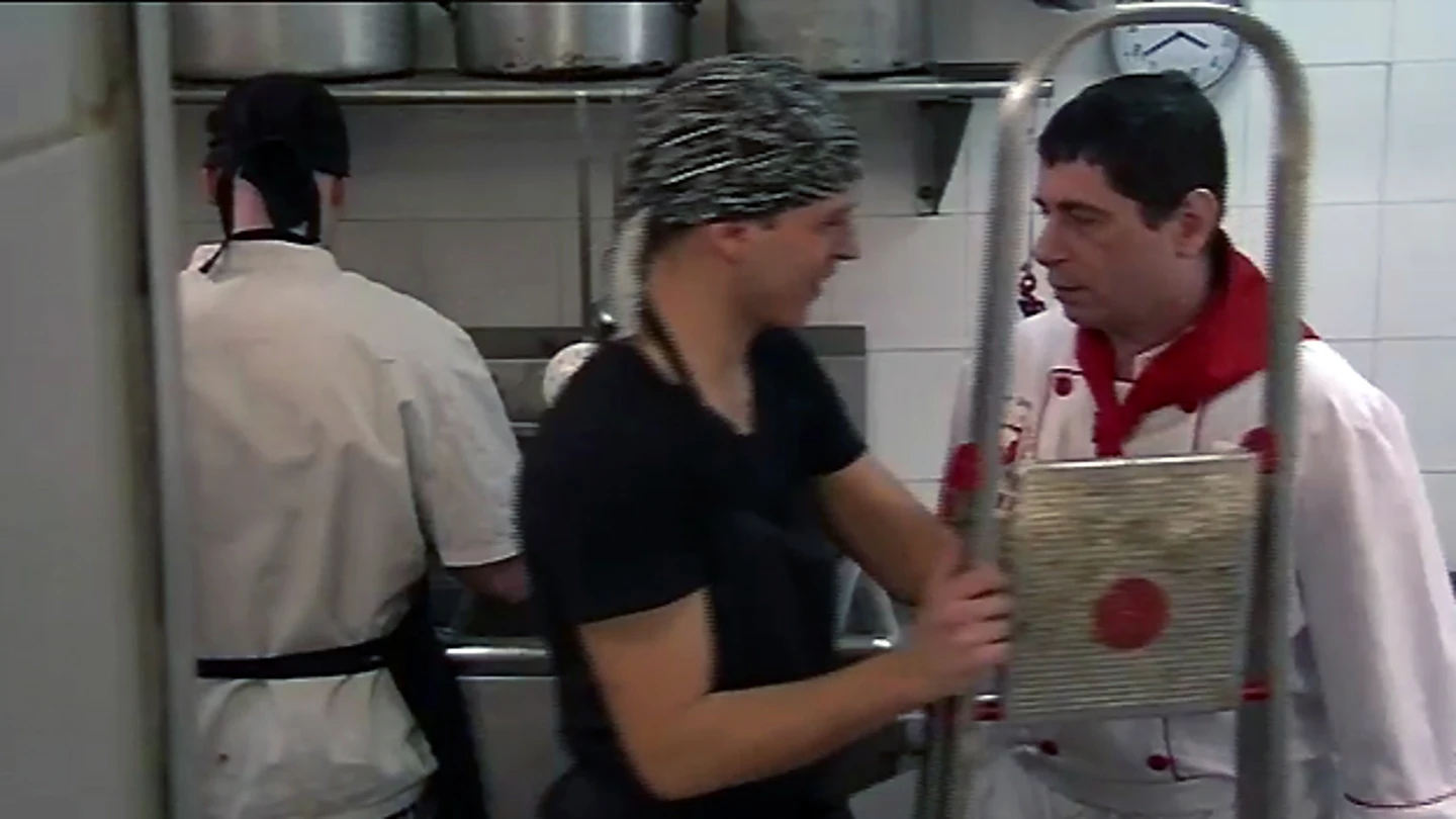 Giuliano ordena que limpien el local Giuliano ordena que limpien el local