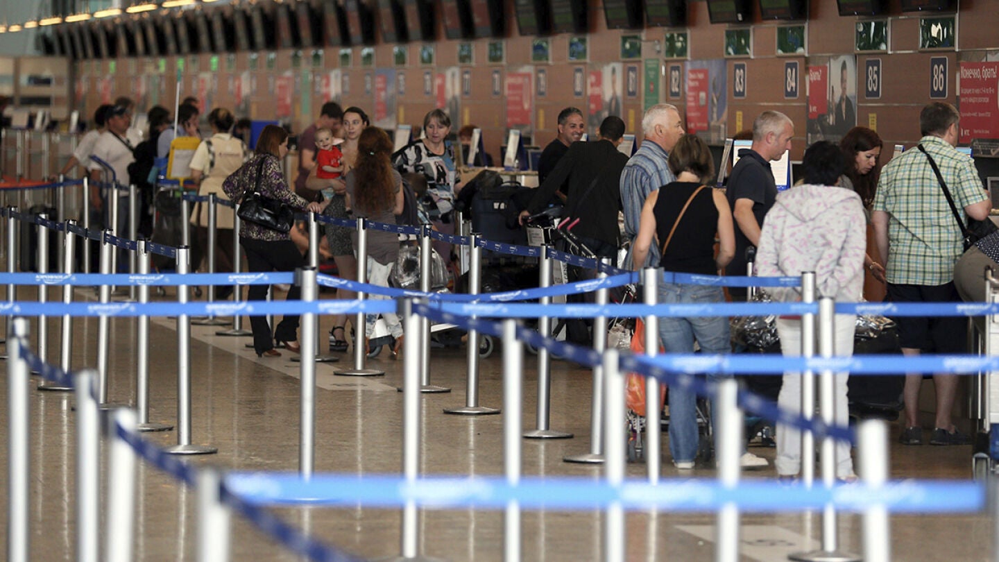 Snowden atrapado en el aeropuerto de Mosc&uacute;