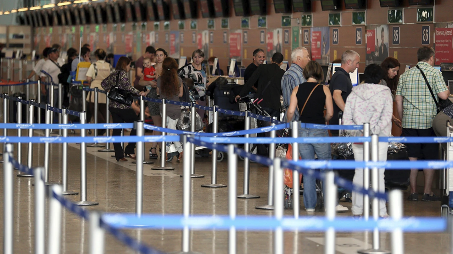 Snowden atrapado en el aeropuerto de Moscú Snowden atrapado en el aeropuerto de Moscú