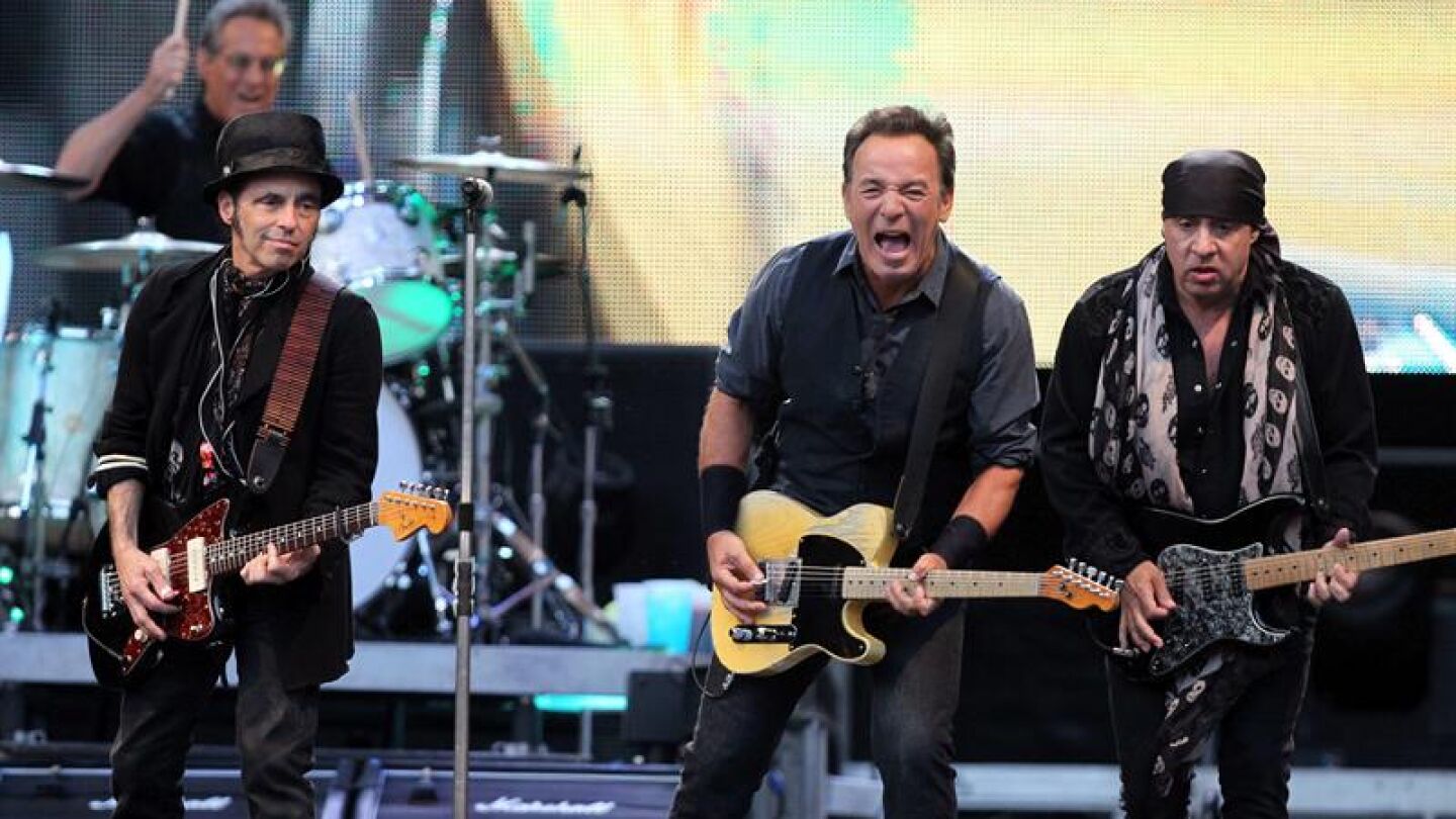 El cantante estadounidense Bruce Springsteen durante el concierto en Gij&oacute;n