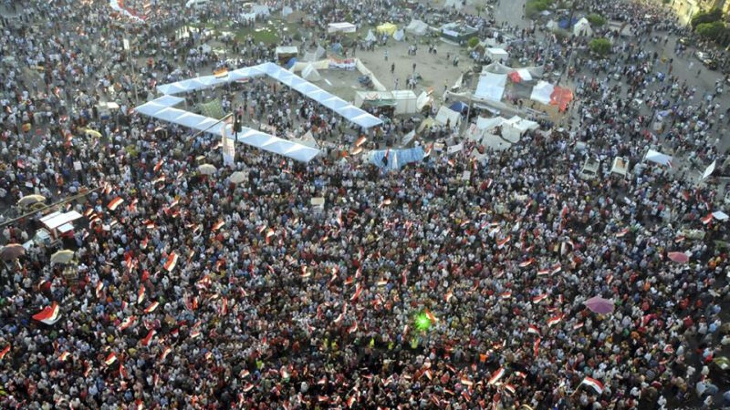 MIles de personas se concentran en la Plaza Tahrir de Egipto