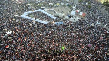 MIles de personas se concentran en la Plaza Tahrir de Egipto