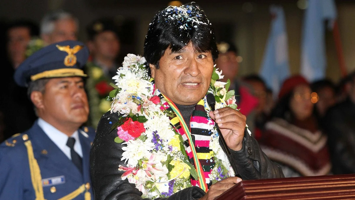 Evo Morales a su llegada al aeropuerto de El Alto en La Paz