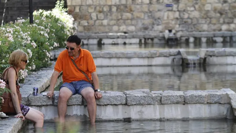 Piscinas, fuentes muy solicitadas por las altas temperaturas
