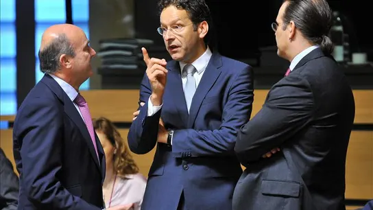 El ministro de Economía, Luis de Guindos, con su homólogo sueco, Anders Borg, y con el presidente del Eurogrupo, Jeroen Dijsselbloem El ministro de Economía, Luis de Guindos, con su homólogo sueco, Anders Borg, y con el presidente del Eurogrupo, Jeroen Dijsselbloem