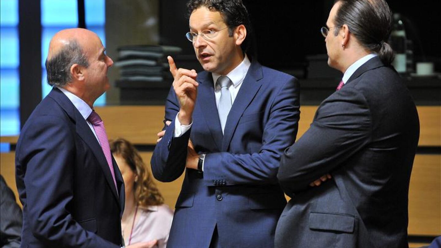 El ministro de Econom&iacute;a, Luis de Guindos, con su hom&oacute;logo sueco, Anders Borg, y con el presidente del Eurogrupo, Jeroen Dijsselbloem