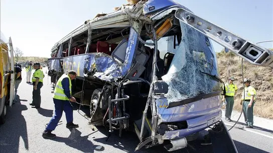 Estado en el que quedó el autobús siniestrado en la provincia de Avila. Estado en el que quedó el autobús siniestrado en la provincia de Avila.