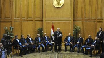 El nuevo presidente interino de Egipto, Adli Mansur, jura su cargo