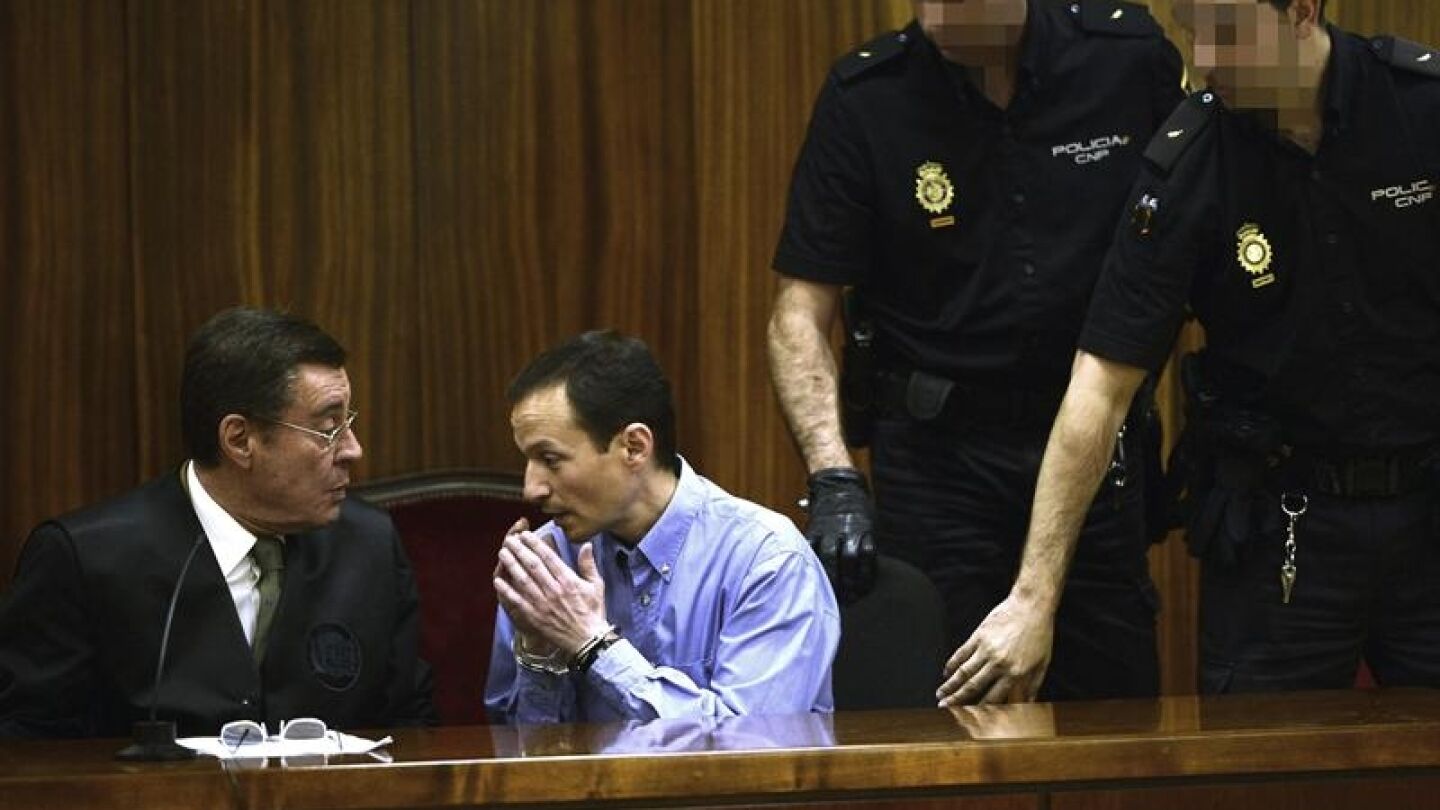 Bret&oacute;n y S&aacute;nchez de Puerta conversan en el juzgado