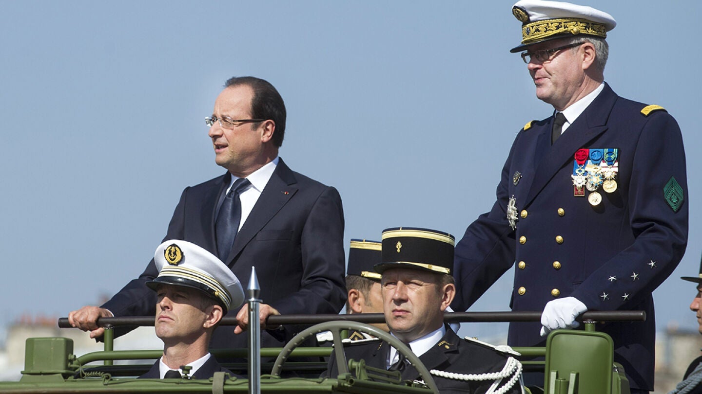  Francois Hollande en el desfile del 14 de julio en Par&iacute;s