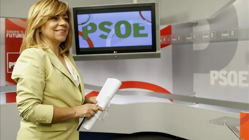 Elena Valenciano en la sede del PSOE de Ferraz