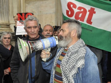 Sánchez Gordillo junto a Diego Cañamero, a la salida del Tribunal Superior de Justicia de Andalucía. Sánchez Gordillo junto a Diego Cañamero, a la salida del Tribunal Superior de Justicia de Andalucía.