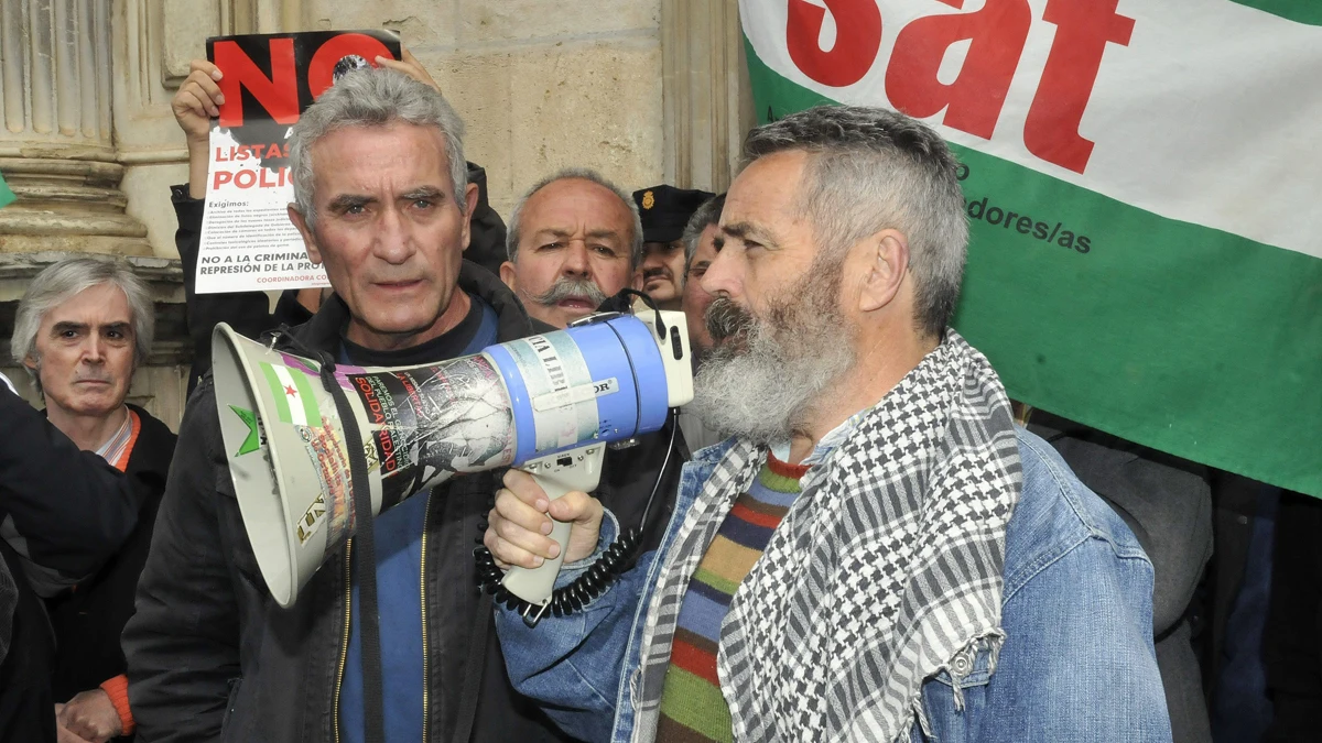 Sánchez Gordillo junto a Diego Cañamero, a la salida del Tribunal Superior de Justicia de Andalucía. 