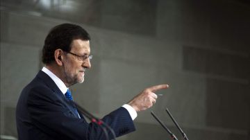 Mariano Rajoy da el turno de palabra a un periodista
