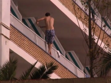 El balconing, una práctica muy peligrosa que se incrementa con el consumo de alcohol El balconing, una práctica muy peligrosa que se incrementa con el consumo de alcohol