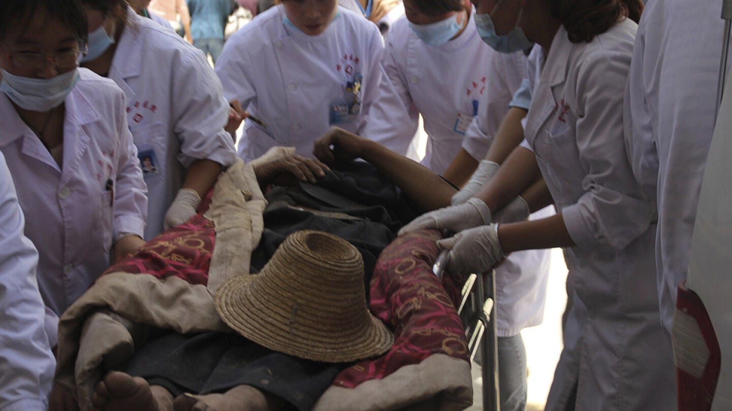 Al menos 75 muertos por un terremoto de 6,6 grados al noroeste de China