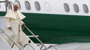 El papa llega a Río arropado por sus fieles 