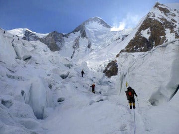 Desaparecen tres montañeros españoles tras escalar una cima en Pakistán Desaparecen tres montañeros españoles tras escalar una cima en Pakistán