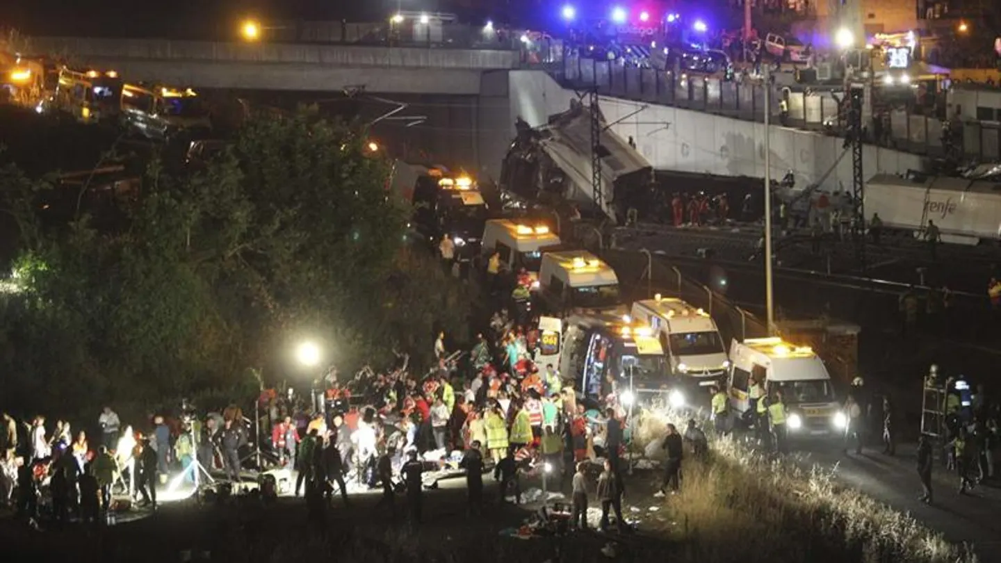 Inmediaciones del accidente de tren en Santiago de Compostela Inmediaciones del accidente de tren en Santiago de Compostela