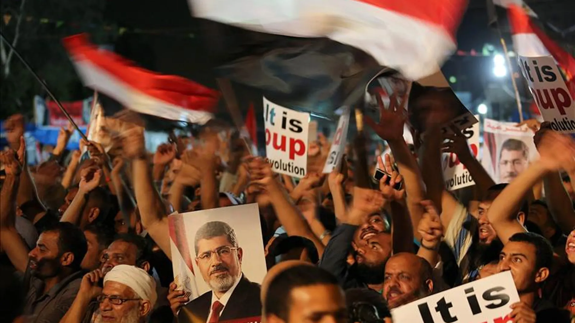 Partidarios de los hermanos musulmanes en defensa de Mohamed Mursi