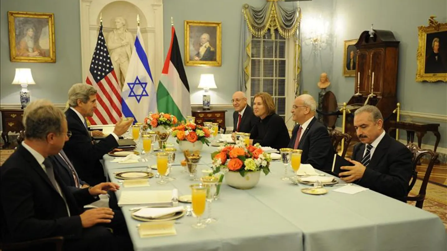 Kerry preside la cena que da inicio a las conversaciones entre Israel y Palestina Kerry preside la cena que da inicio a las conversaciones entre Israel y Palestina