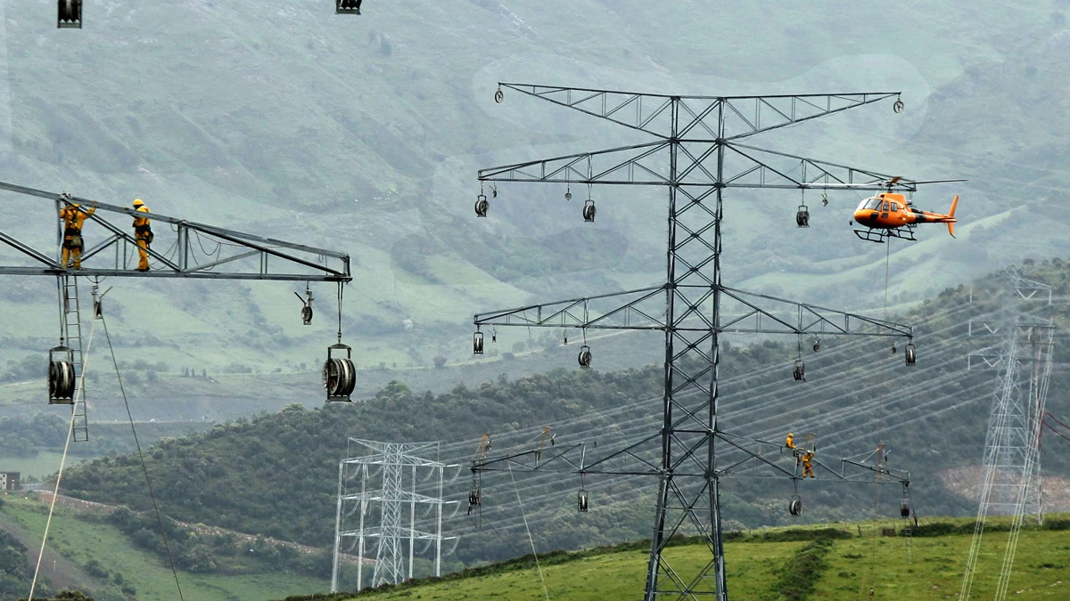 Labores de mantenimiento en un tendido eléctrico