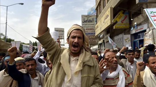 Varios musulmanes gritan consignas durante una protesta contra Israel, en Saná, Yeme Varios musulmanes gritan consignas durante una protesta contra Israel, en Saná, Yeme