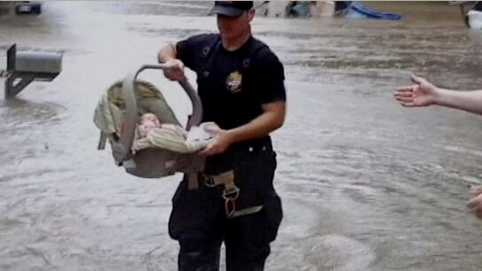 El beb&eacute; en el momento del rescate