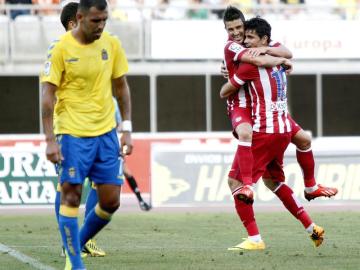 David Villa celebra su primer gol con el Atlético de Madrid