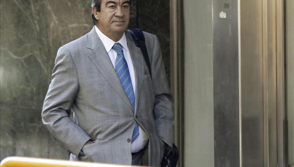 Álvarez Cascos llegando a la Audiencia Nacional