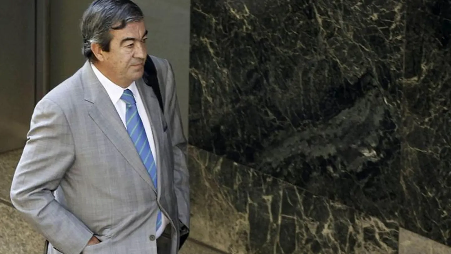 Álvarez Cascos se acerca a la entrada de la Audiencia Nacional Álvarez Cascos se acerca a la entrada de la Audiencia Nacional