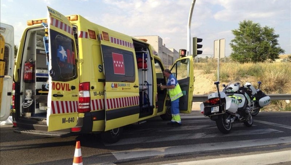 Fotografía facilitada por la Comunidad de Madrid de una ambulancia del Summa 112