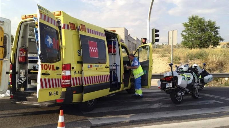 Fotografía facilitada por la Comunidad de Madrid de una ambulancia del Summa 112