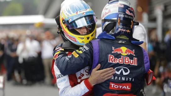 Alonso y Vettel se funden en un abrazo Alonso y Vettel se funden en un abrazo